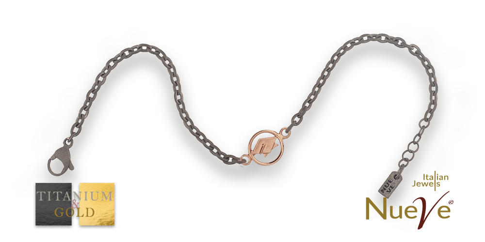 Bracciale Titanio e Oro 9 kt * Cappellino Laurea * - NUEVE GIOIELLI